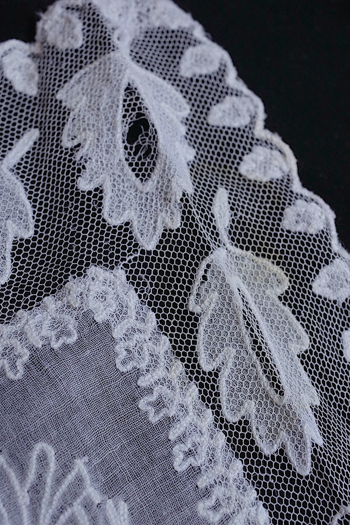 アンティーク刺繍 fichu/dentelle ancienne/antique lace .FR a l'epoque