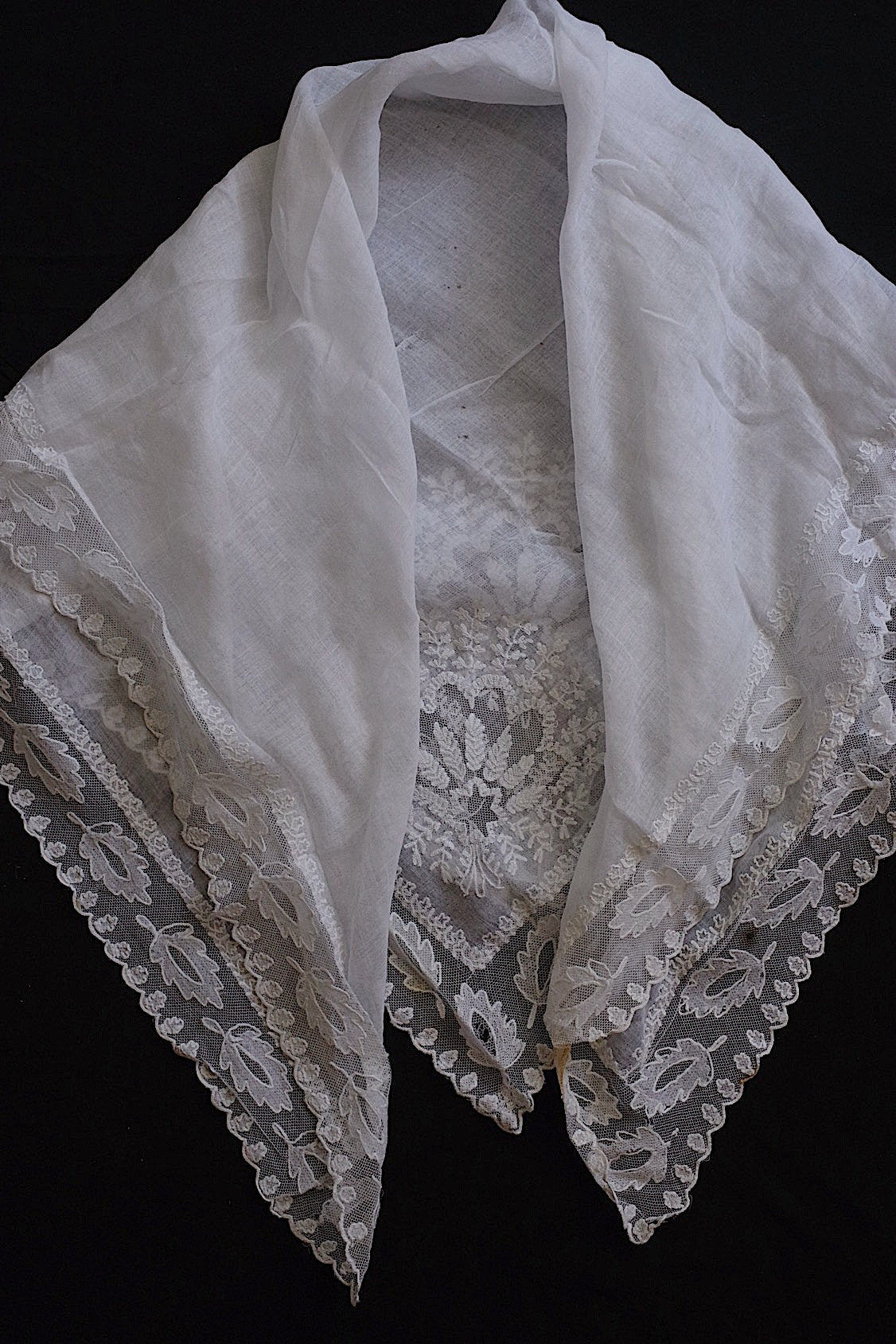 アンティーク刺繍 fichu/dentelle ancienne/antique lace .FR a l'epoque