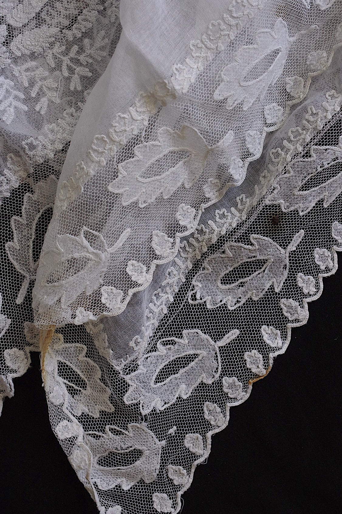 アンティーク刺繍 fichu/dentelle ancienne/antique lace .FR a l'epoque