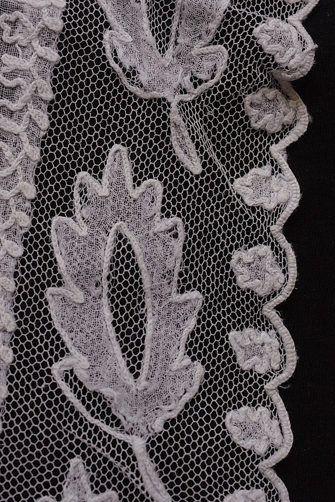 アンティーク刺繍 fichu/dentelle ancienne/antique lace .FR a l'epoque