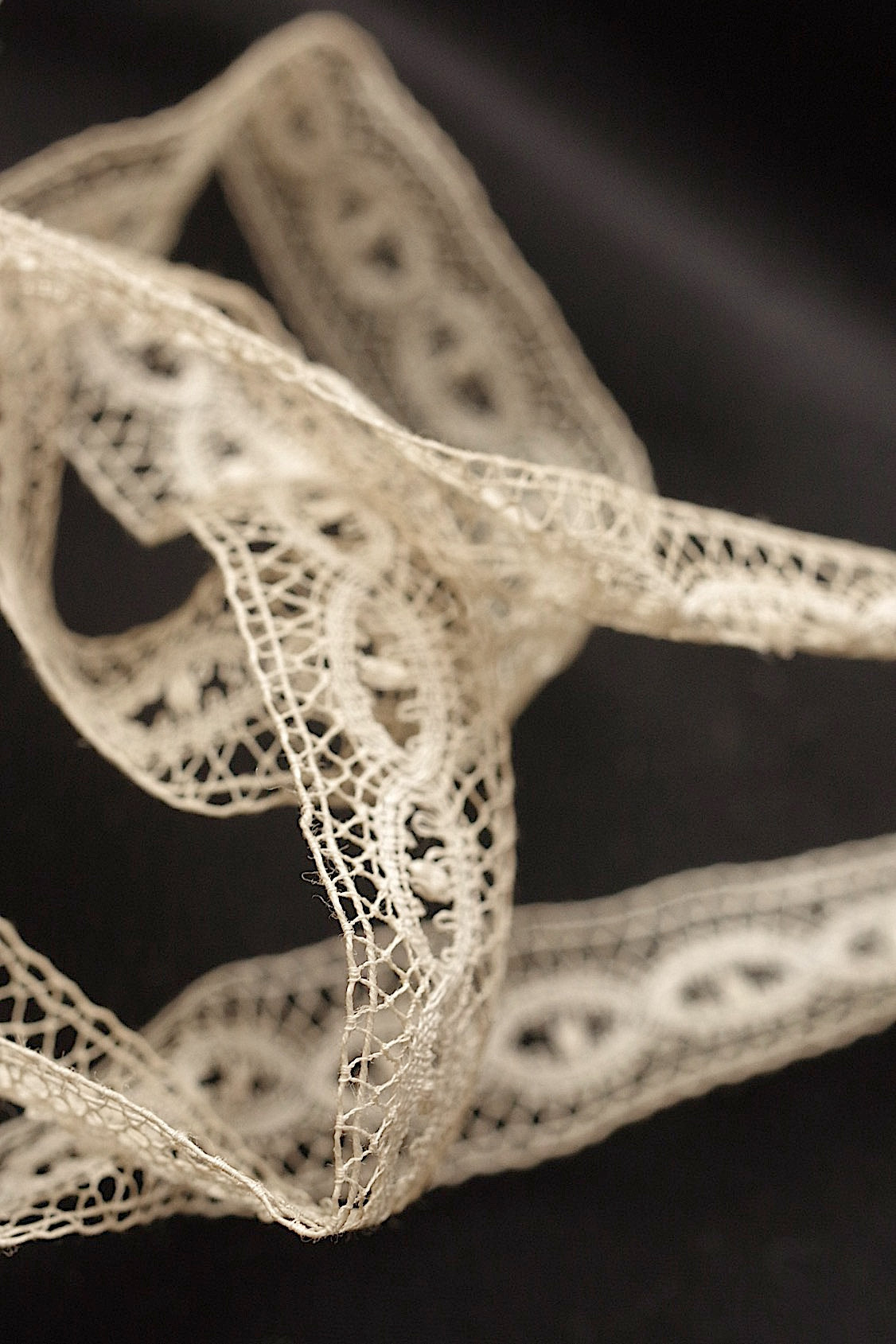 アンティークレース1890cm/dentelle ancienne/antique lace .FR a l'epoque
