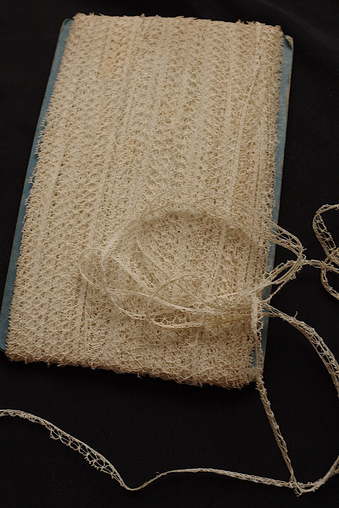 アンティークレーステープ/dentelle ancienne/antique lace .FR a l'epoque