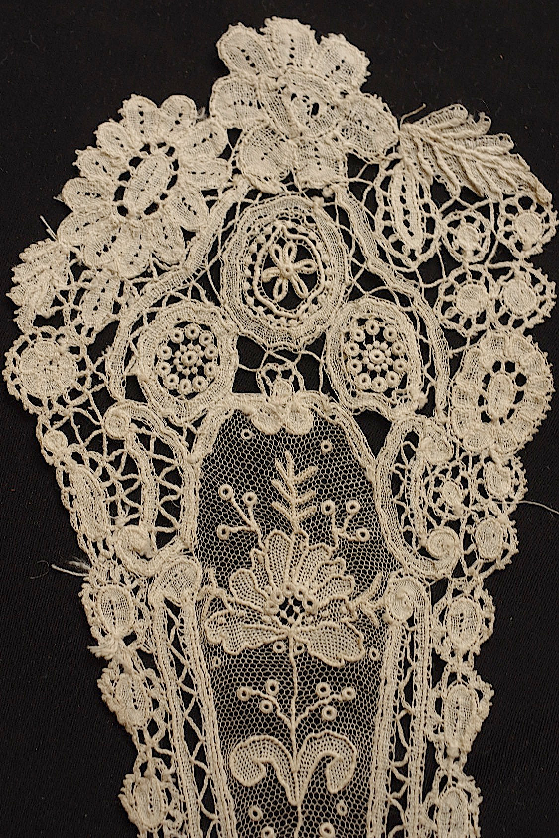 アンティークレースモチーフ/dentelle ancienne/antique lace .FR a l'epoque