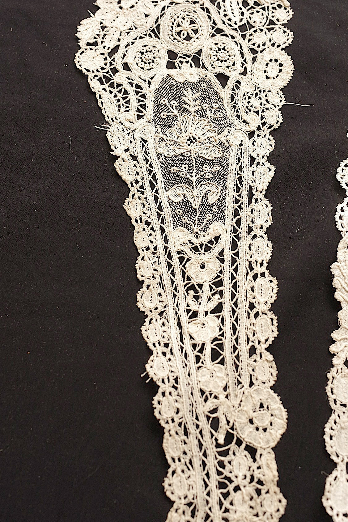 アンティークレースモチーフ/dentelle ancienne/antique lace .FR a l'epoque