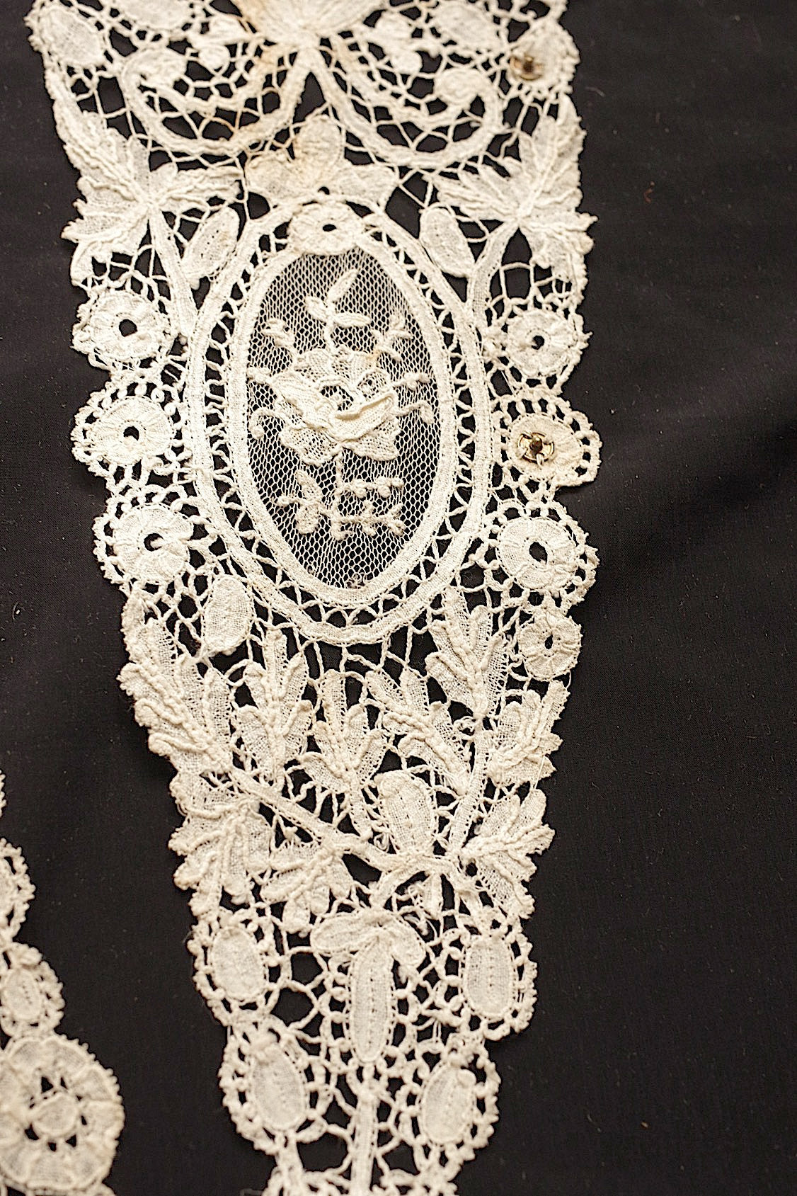 アンティークレースモチーフ/dentelle ancienne/antique lace .FR a l'epoque