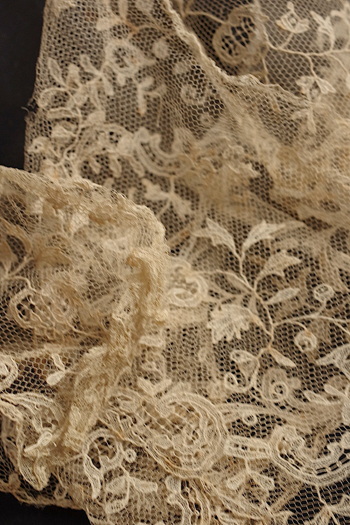 アンティークレースアプリカッションブリュクセル/dentelle ancienne/antique lace .FR a l'epoque