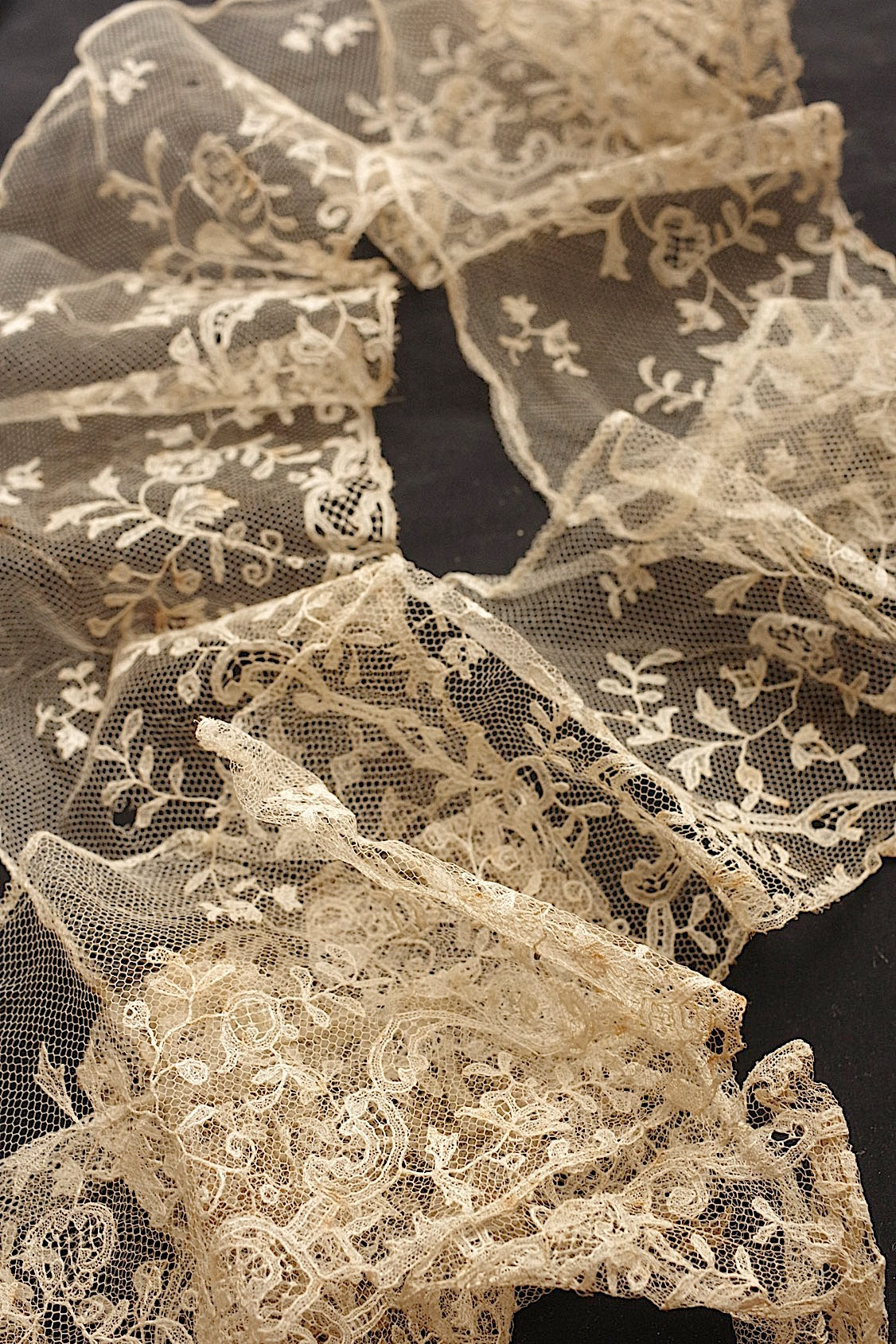 アンティークレースアプリカッションブリュクセル/dentelle ancienne/antique lace .FR a l'epoque