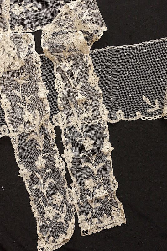 アンティークレースアプリカッションアングレテール/dentelle ancienne/antique lace .FR a l'epoque