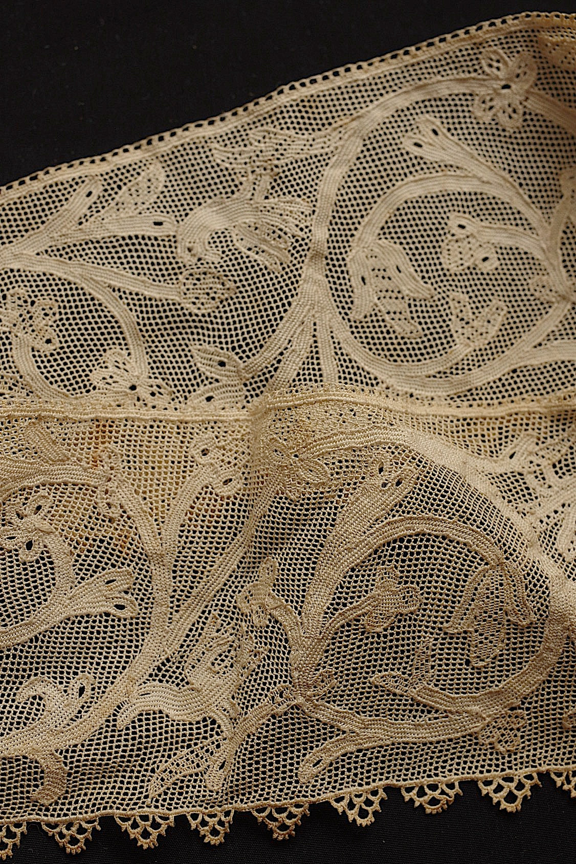 アンティークレースブラノ/dentelle ancienne/antique lace .FR a l'epoque