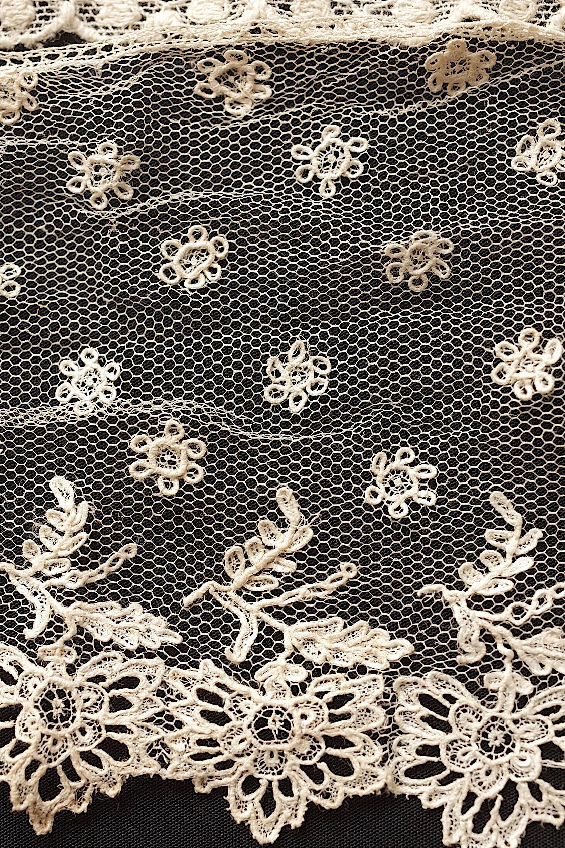 アンティークレース3種/dentelle ancienne/antique lace .FR a l'epoque