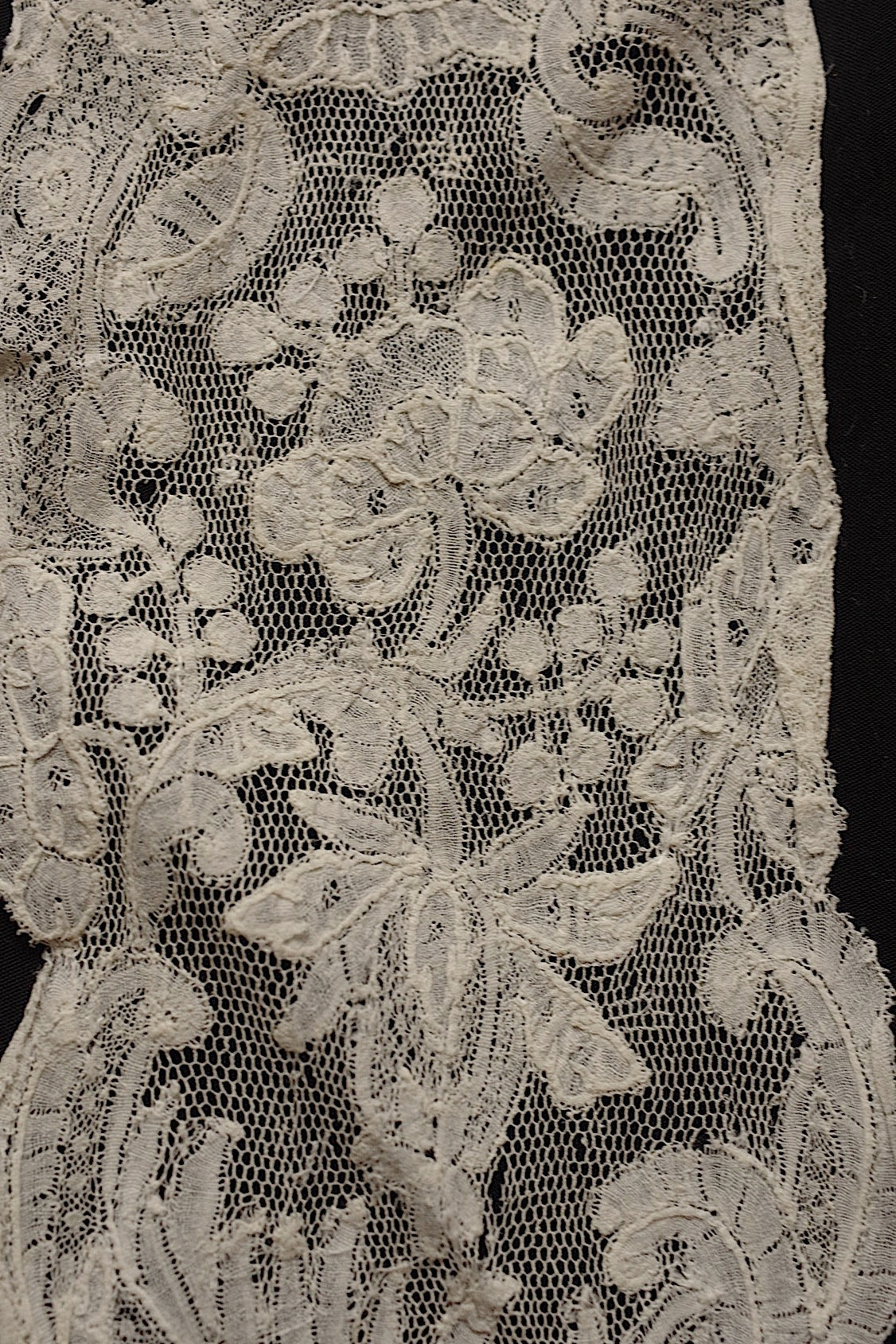 アンティークレース2種/dentelle ancienne/antique lace .FR a l'epoque