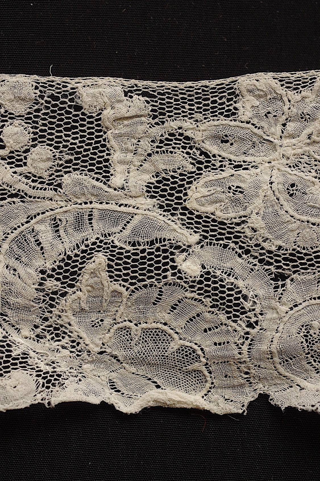 アンティークレース2種/dentelle ancienne/antique lace .FR a l'epoque