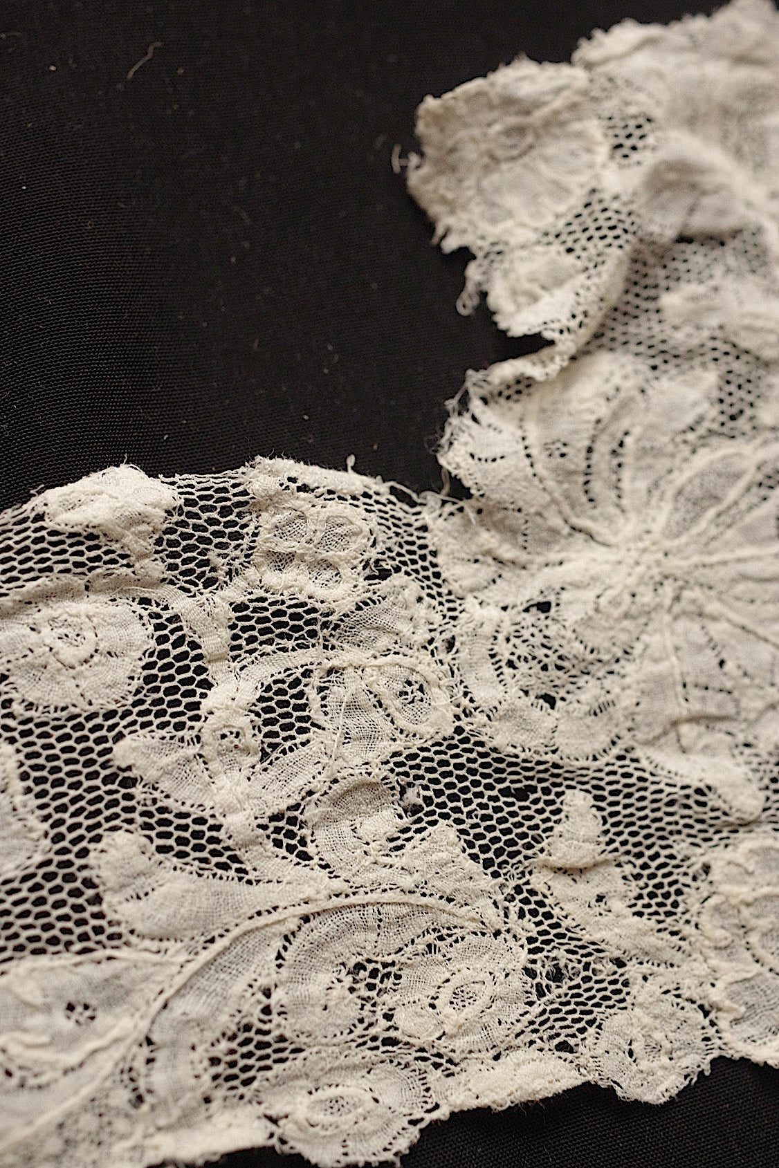 アンティークレース2種/dentelle ancienne/antique lace .FR a l'epoque