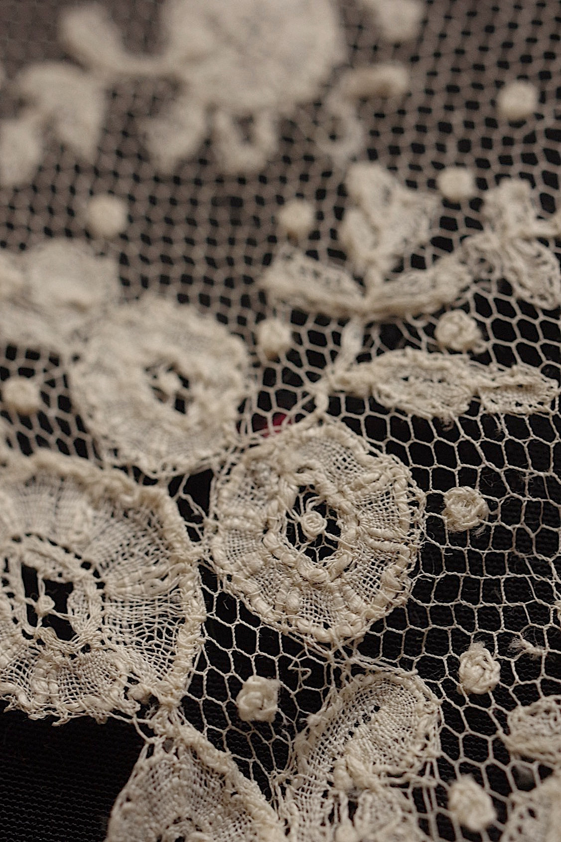 アンティークレースアプリカッションアングレテール/dentelle ancienne/antique lace .FR a l'epoque