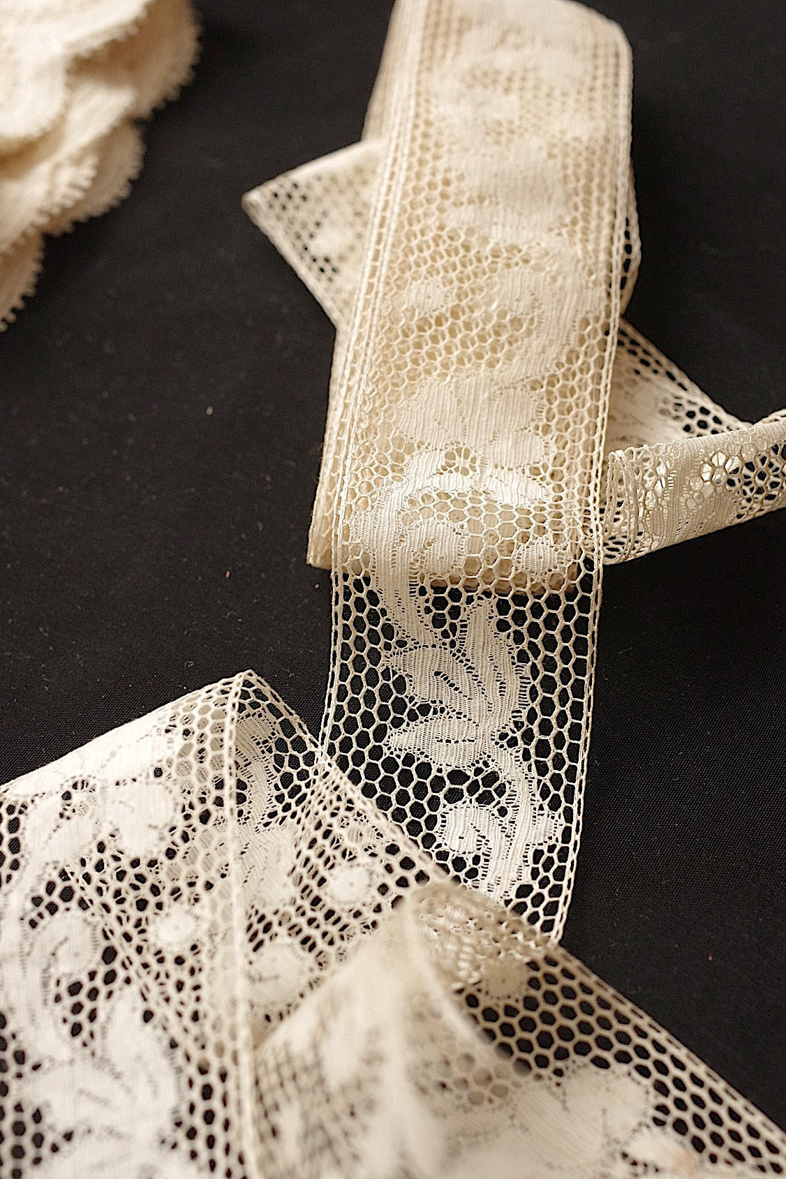 アンティークレース2種/dentelle ancienne/antique lace .FR a l'epoque