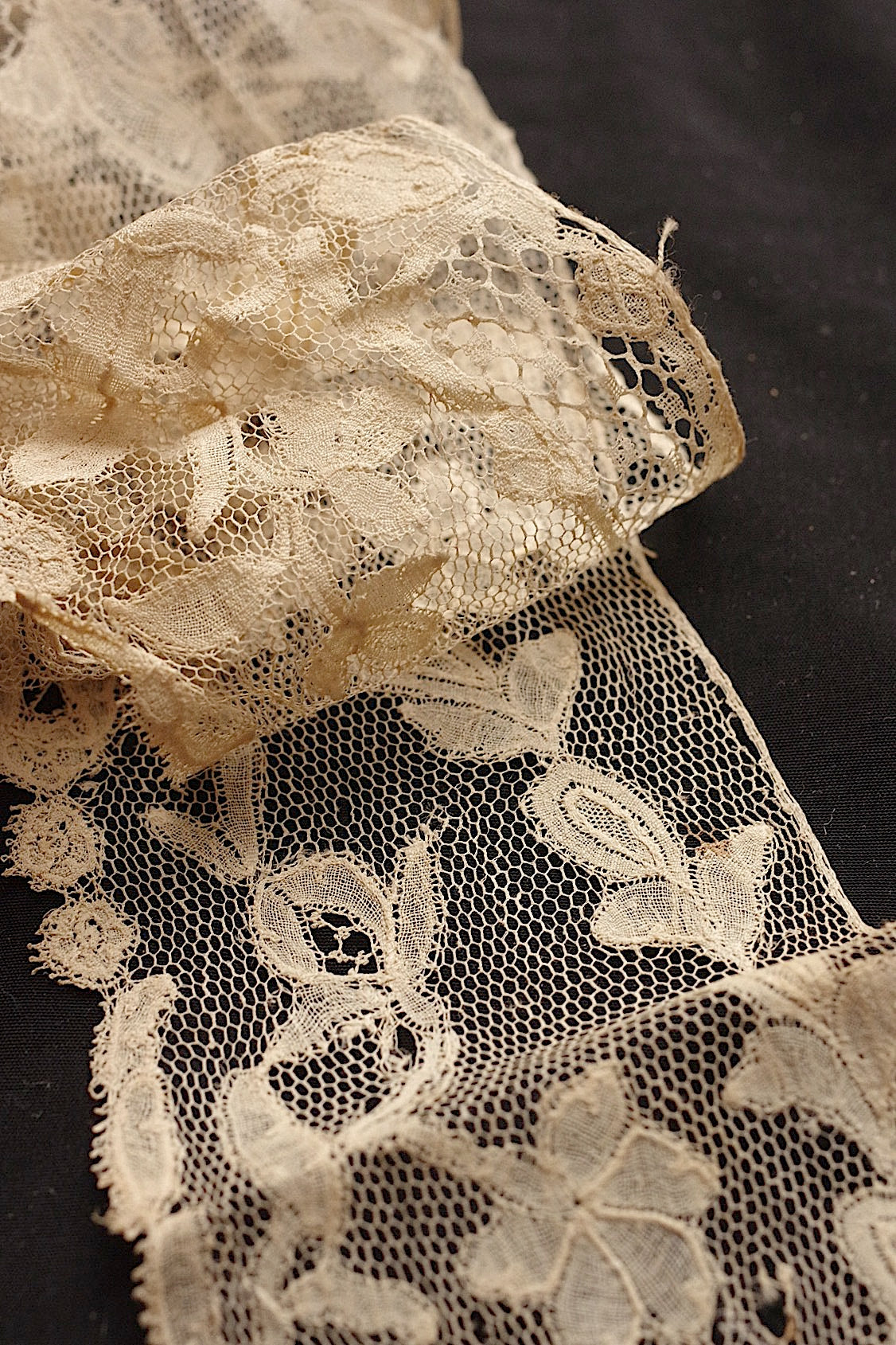 アンティークレース2種/dentelle ancienne/antique lace .FR a l'epoque