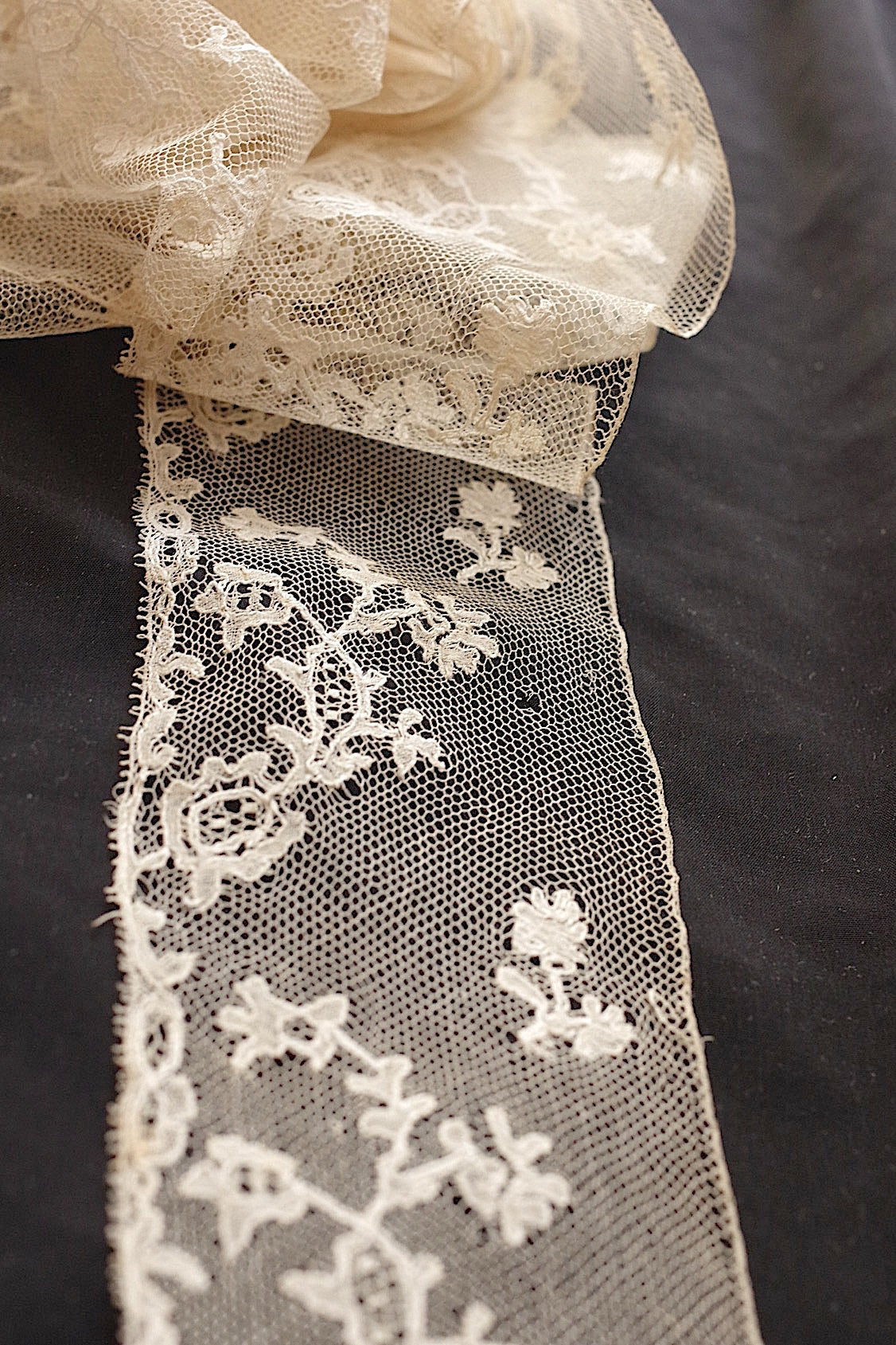 アンティークレース2種/dentelle ancienne/antique lace .FR a l'epoque
