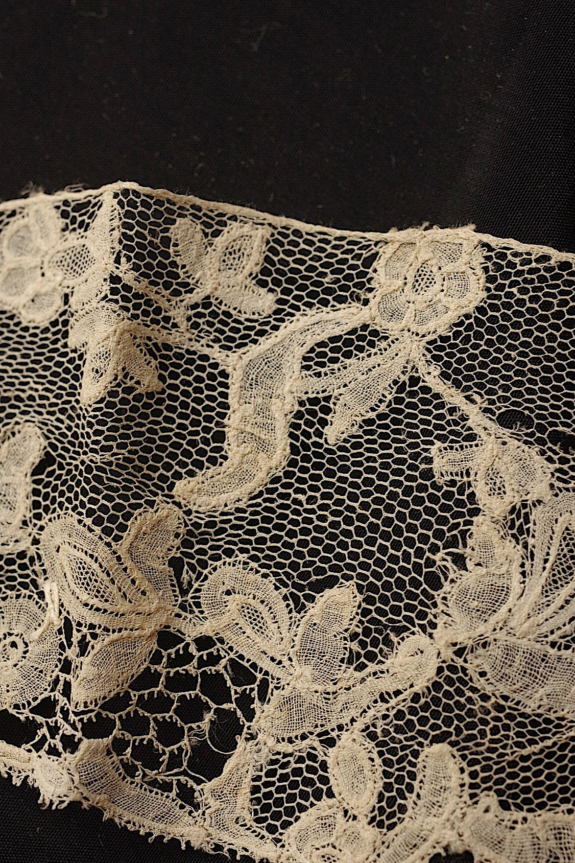 アンティークレース2種/dentelle ancienne/antique lace .FR a l'epoque