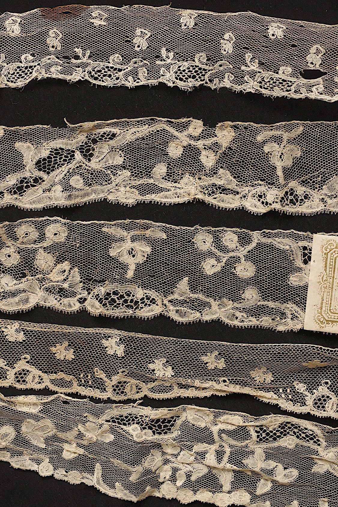 アンティークレース5種/dentelle ancienne/antique lace .FR a l'epoque