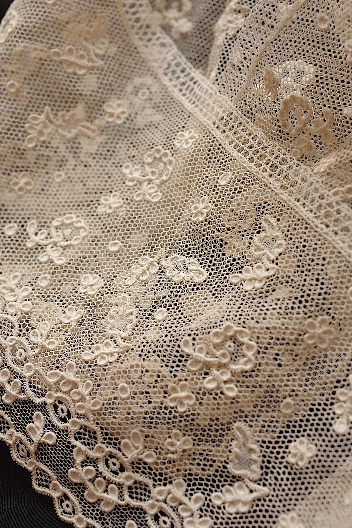 アンティークレースアランソン/dentelle ancienne/antique lace .FR a l'epoque