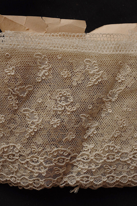 アンティークレースアランソン/dentelle ancienne/antique lace .FR a l'epoque