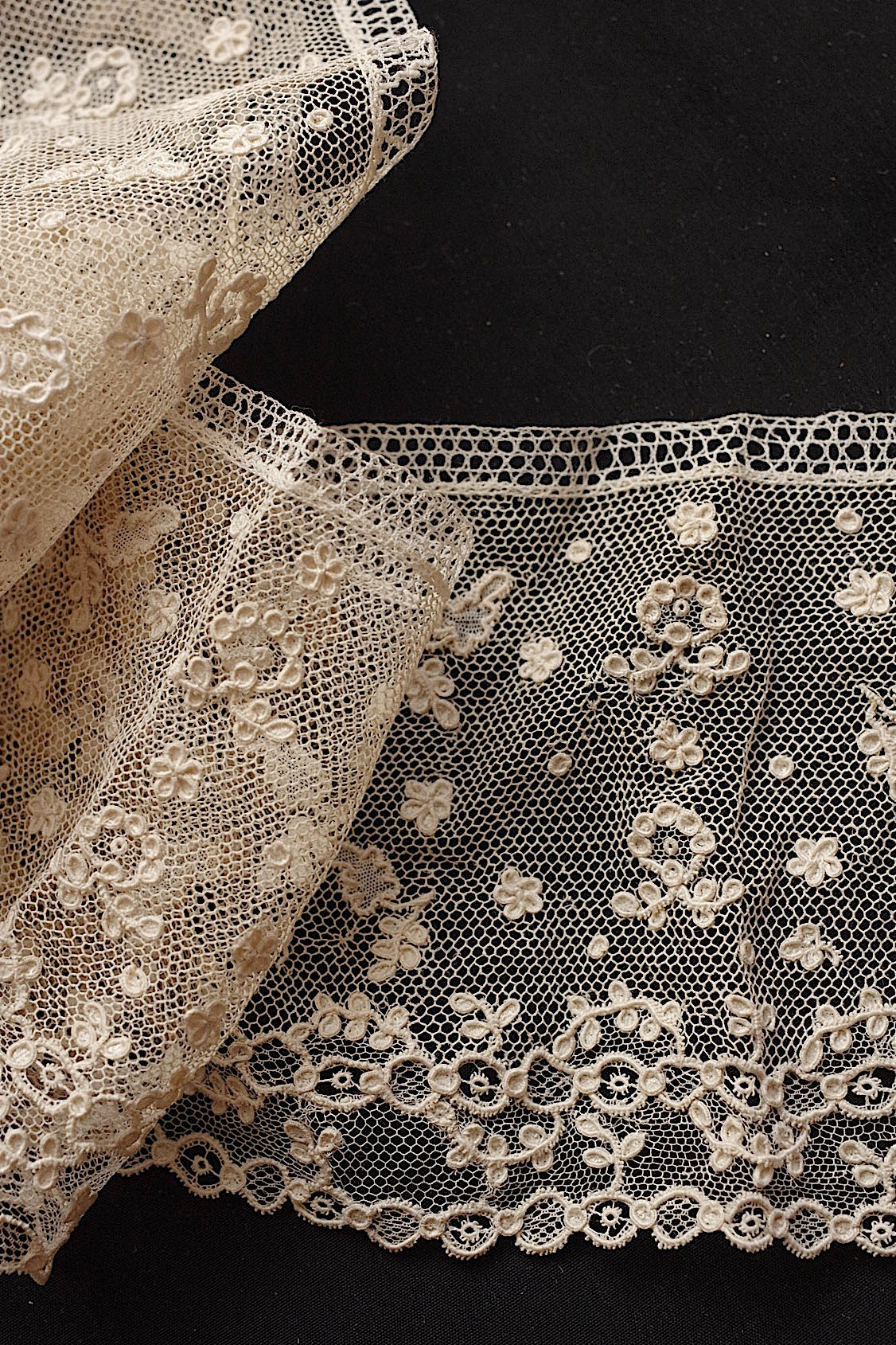 アンティークレースアランソン/dentelle ancienne/antique lace .FR a l'epoque