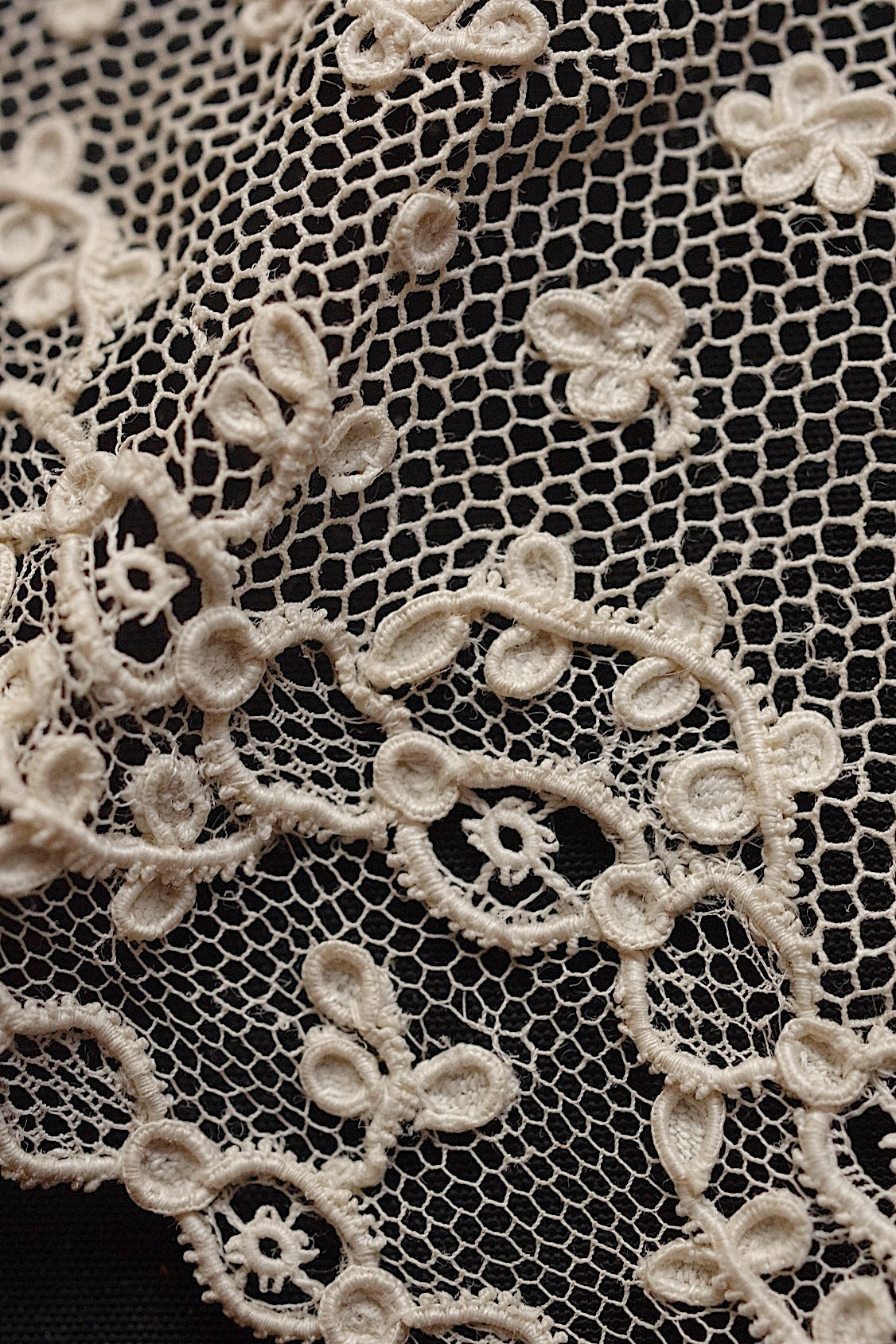 アンティークレースアランソン/dentelle ancienne/antique lace .FR a l'epoque