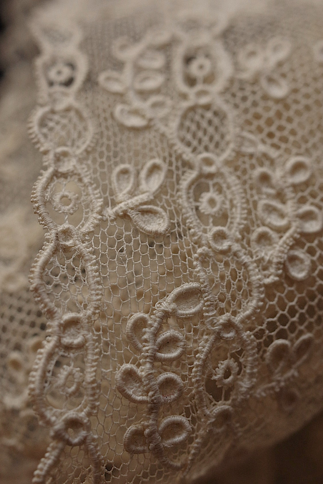 アンティークレースアランソン/dentelle ancienne/antique lace .FR a l'epoque