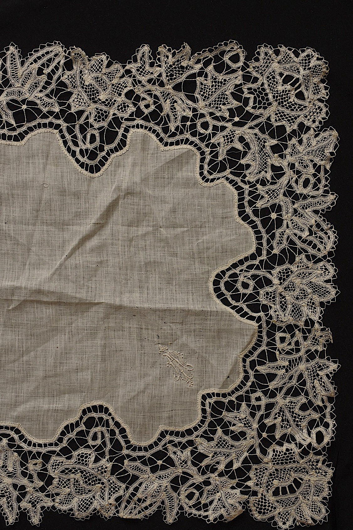 アンティークレースハンカチlot/dentelle ancienne/antique lace .FR a l'epoque