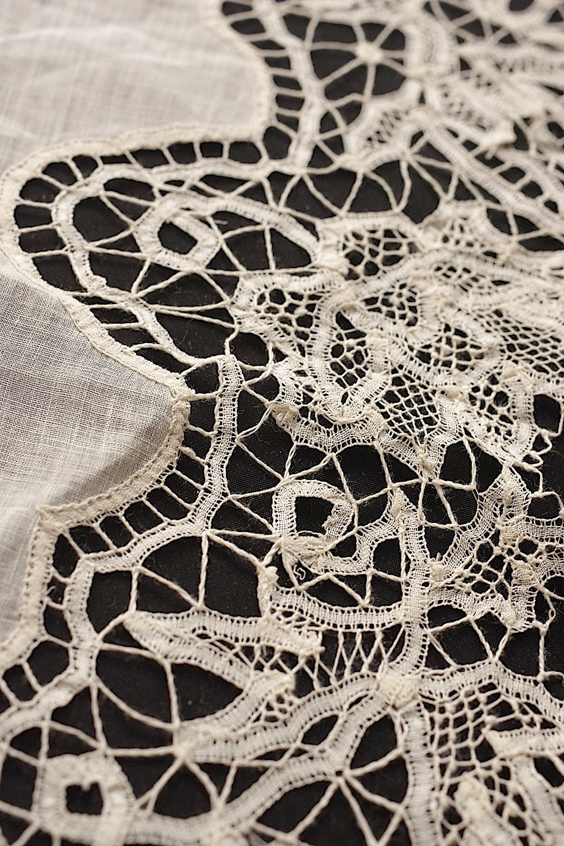 アンティークレースハンカチlot/dentelle ancienne/antique lace .FR a l'epoque