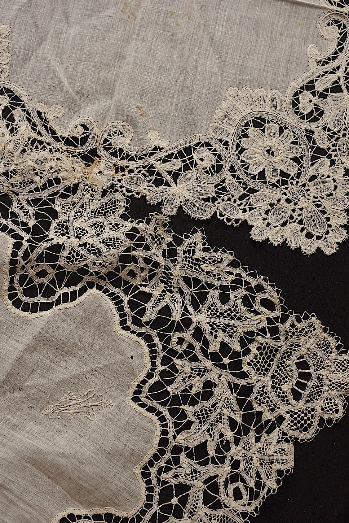 アンティークレースハンカチlot/dentelle ancienne/antique lace .FR a l'epoque