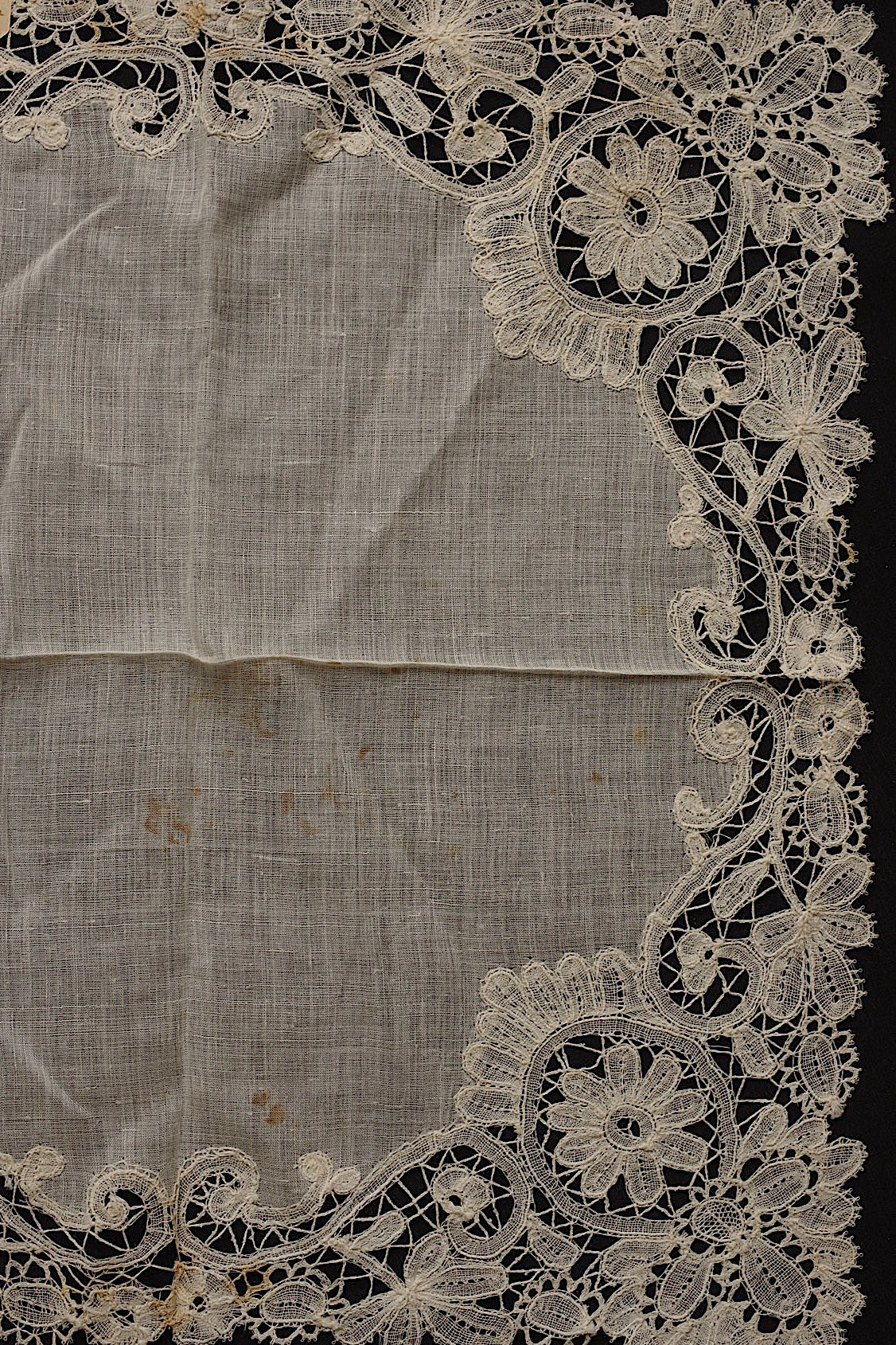 アンティークレースハンカチlot/dentelle ancienne/antique lace .FR a l'epoque