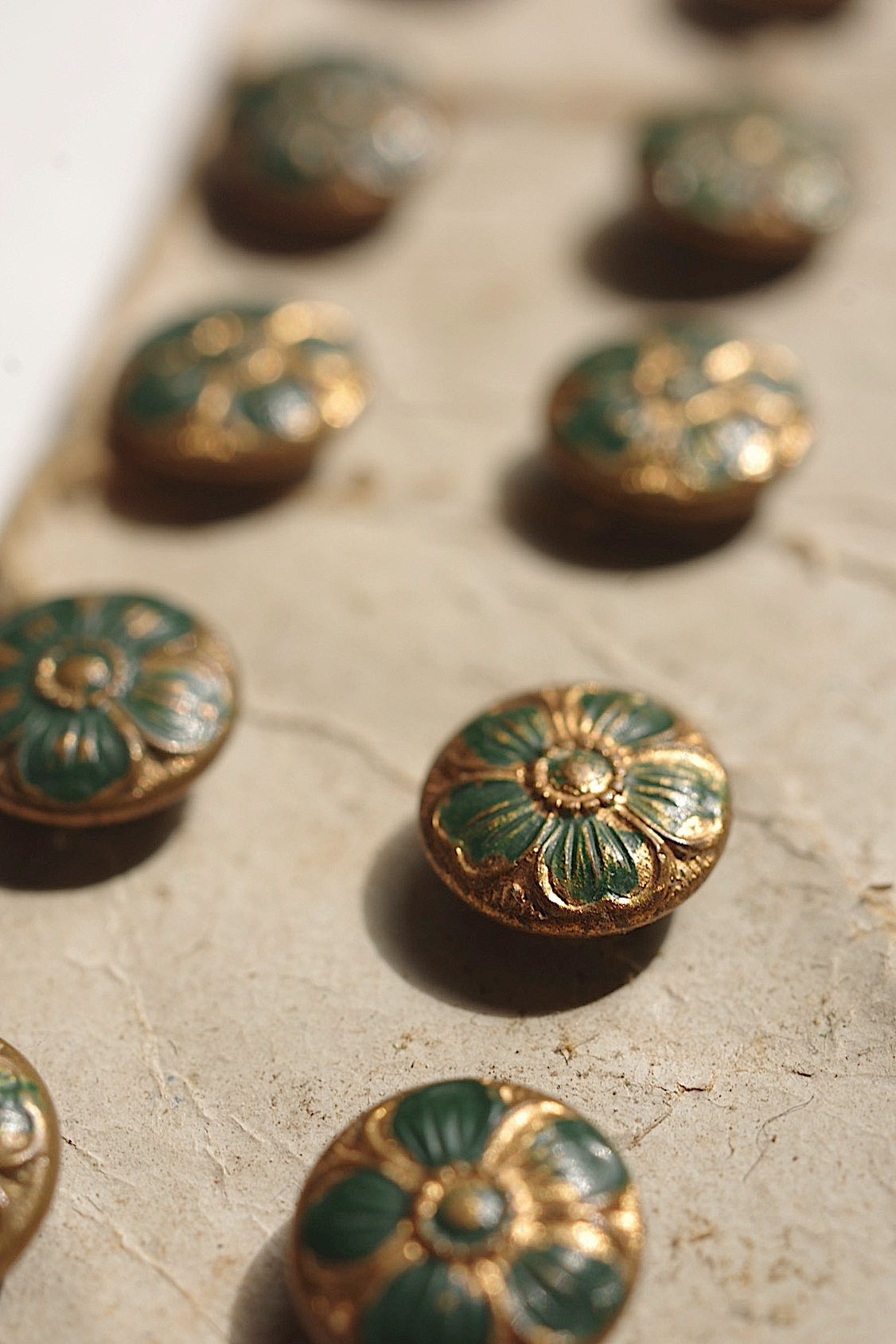 アンティークボタン3/bouton ancien/antique button .FR a l'epoque