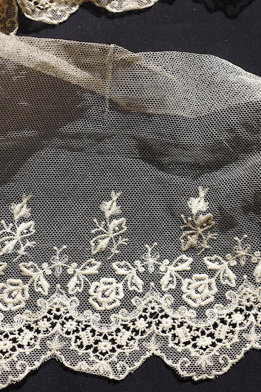 アンティークレース210cm/dentelle ancienne/antique lace .FR a l'epoque