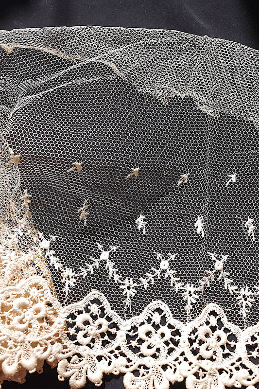 アンティークレース205cm/dentelle ancienne/antique lace .FR a l'epoque