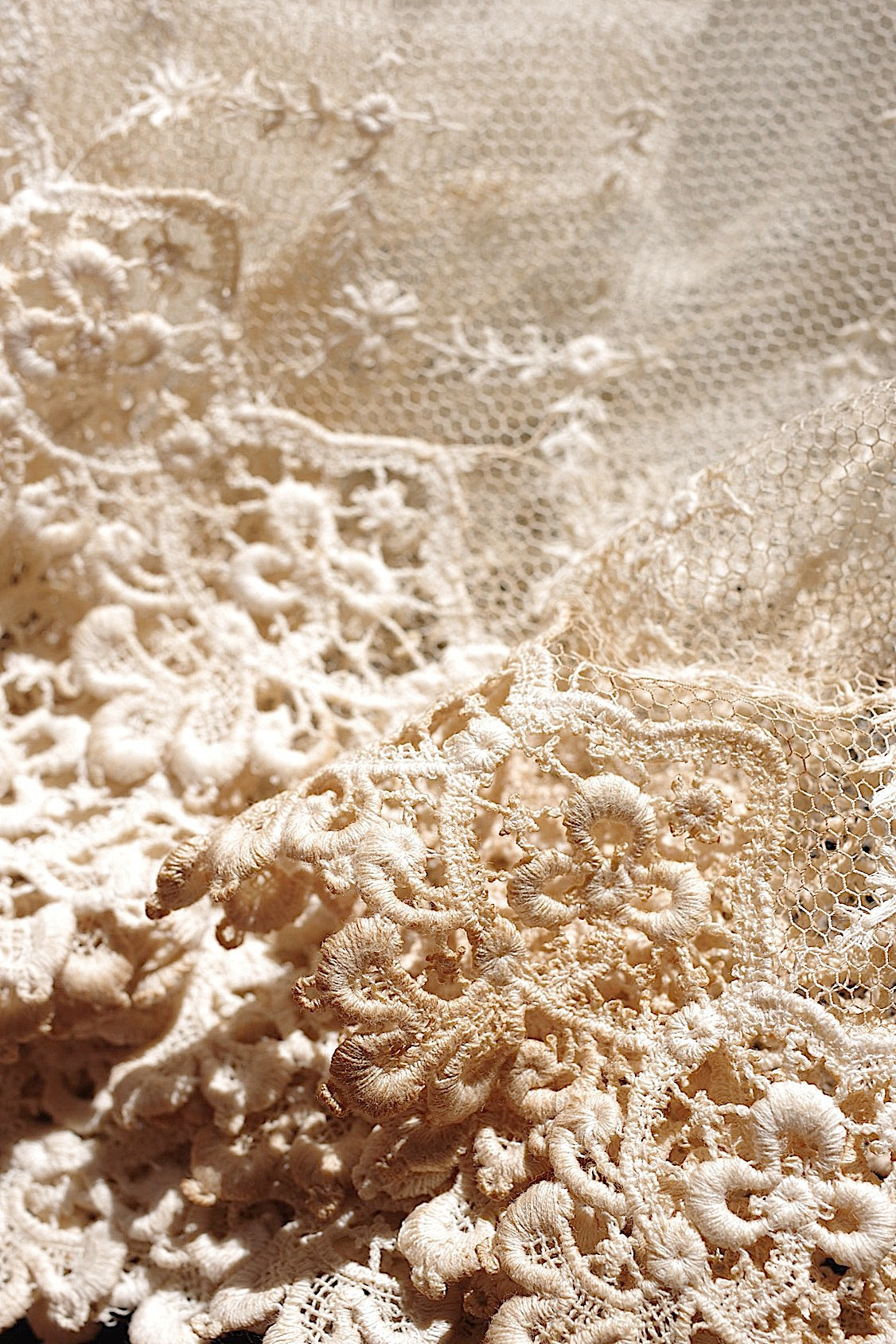アンティークレース205cm/dentelle ancienne/antique lace .FR a l'epoque