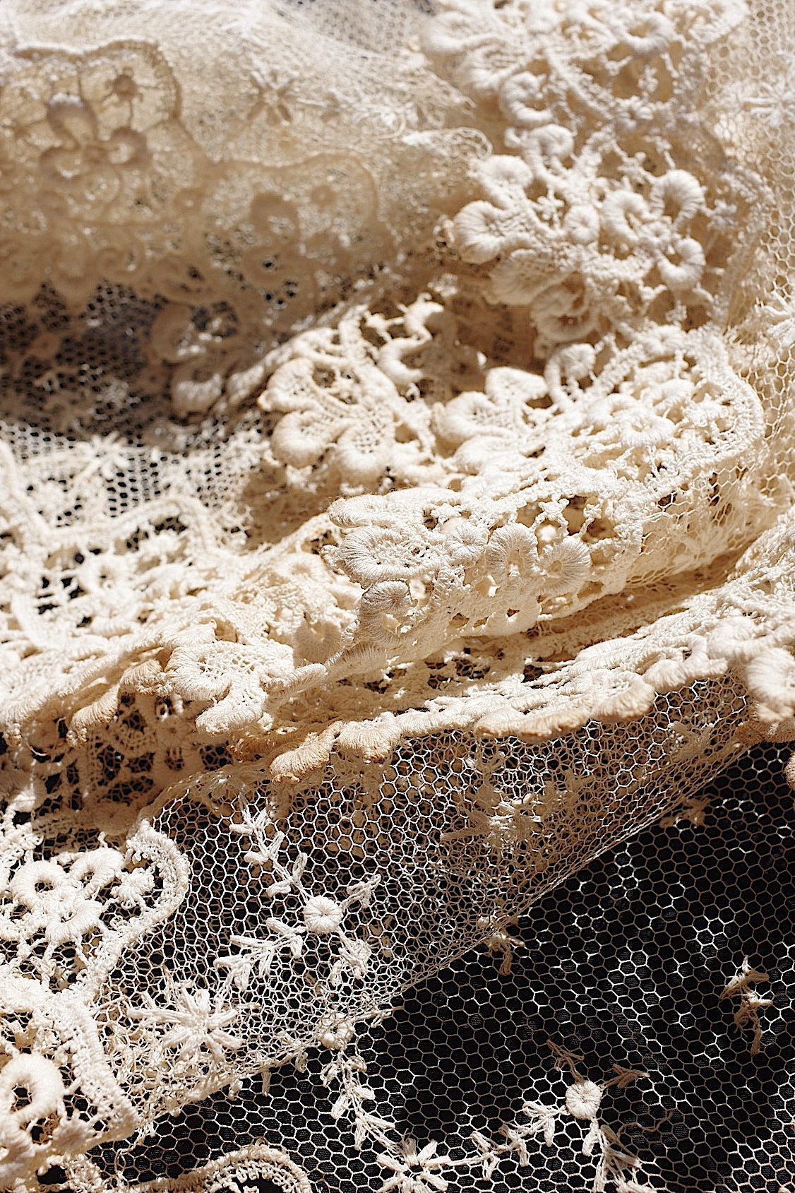 アンティークレース205cm/dentelle ancienne/antique lace .FR a l'epoque