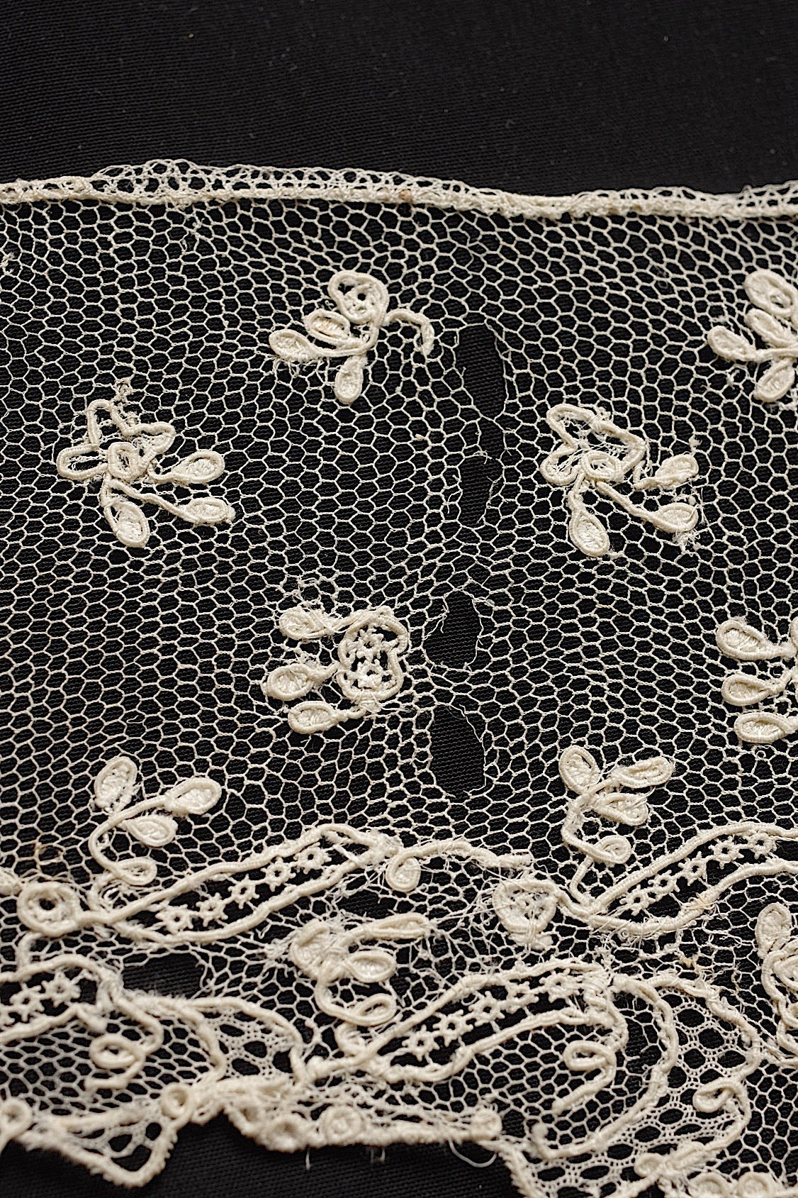 アンティークレースアランソン/dentelle ancienne/antique lace .FR a l'epoque