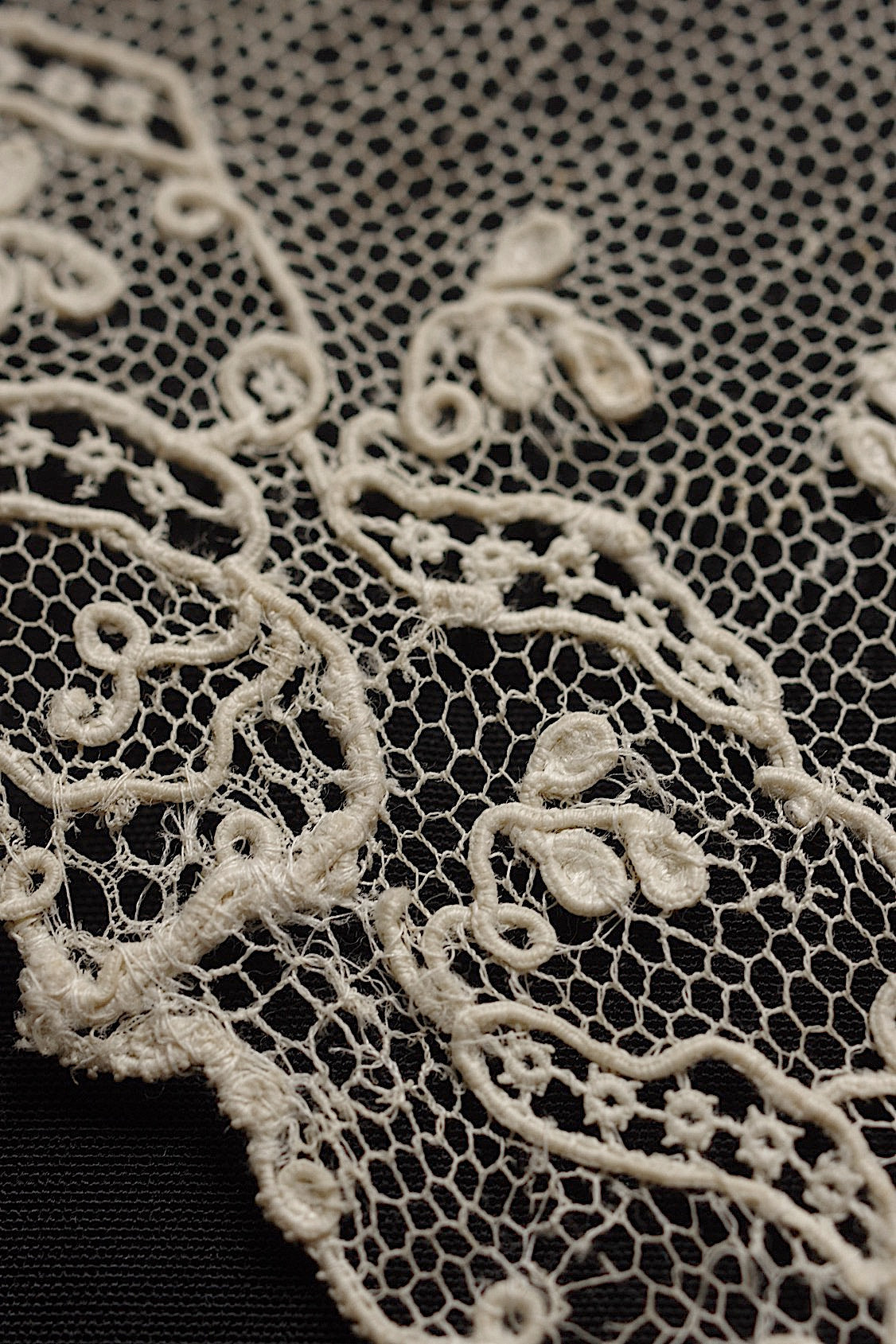 アンティークレースアランソン/dentelle ancienne/antique lace .FR a l'epoque