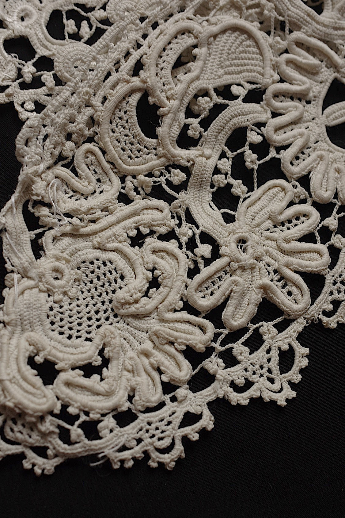 アンティークレースヴィニーズ/dentelle ancienne/antique lace .FR a l'epoque