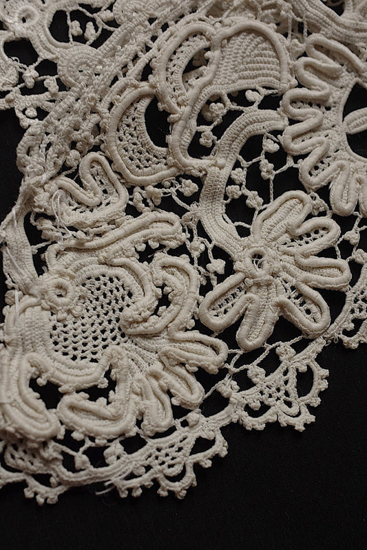 アンティークレースヴィニーズ/dentelle ancienne/antique lace .FR a l'epoque