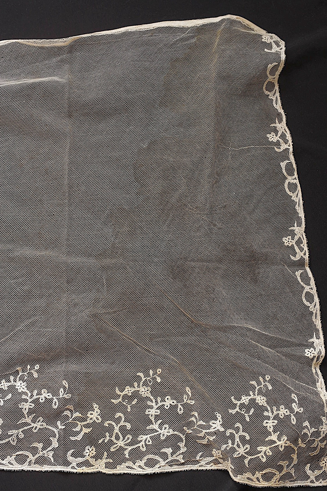 アンティークレースベール/dentelle ancienne/antique lace .FR a l'epoque