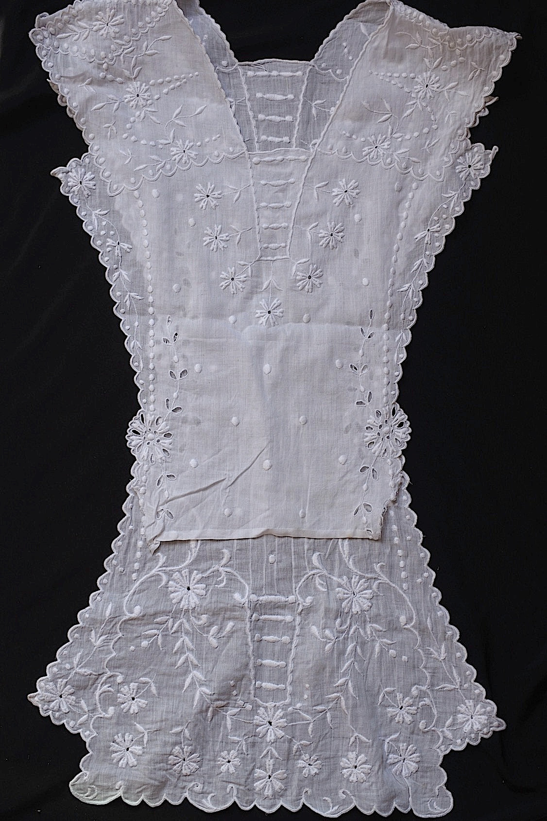 アンティークレース刺繍プラストロン/dentelle ancienne/antique lace .FR a l'epoque