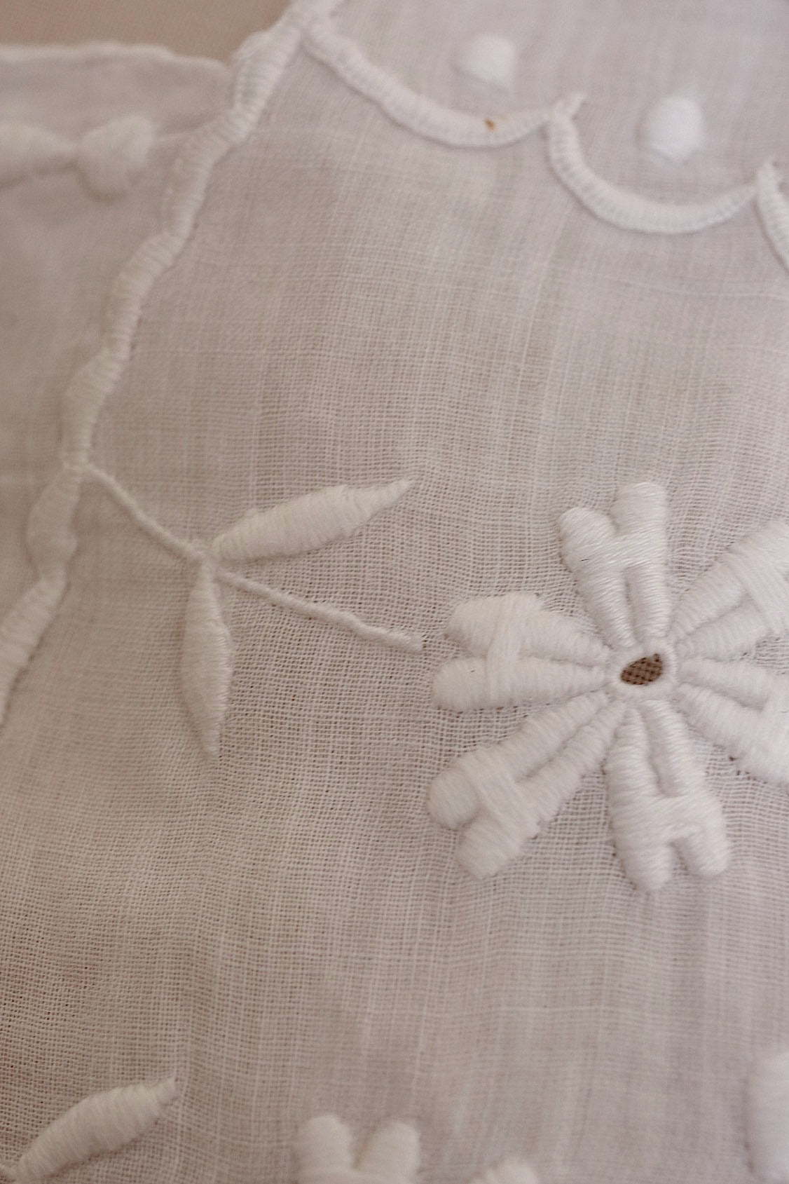 アンティークレース刺繍プラストロン/dentelle ancienne/antique lace .FR a l'epoque