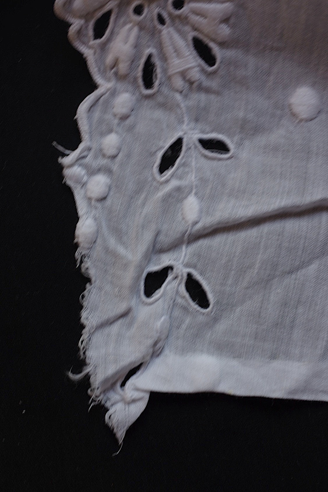 アンティークレース刺繍プラストロン/dentelle ancienne/antique lace .FR a l'epoque