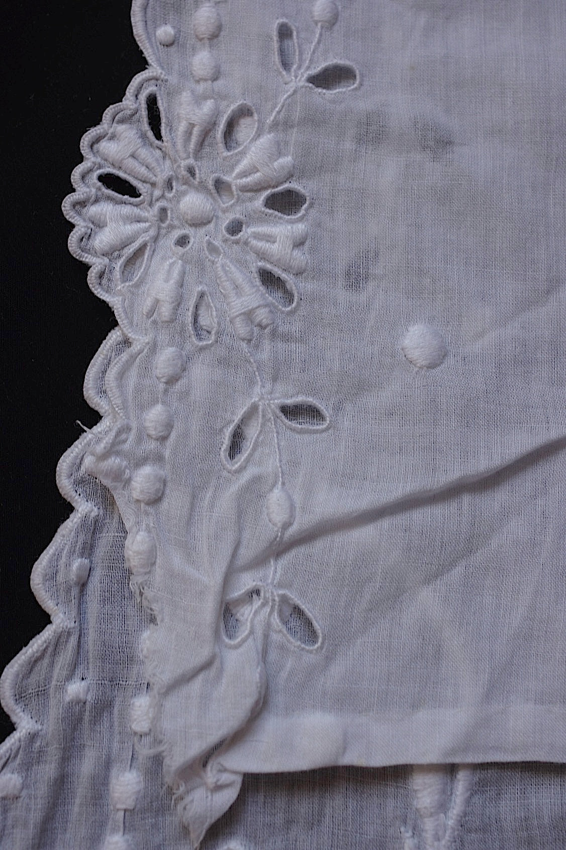 アンティークレース刺繍プラストロン/dentelle ancienne/antique lace .FR a l'epoque