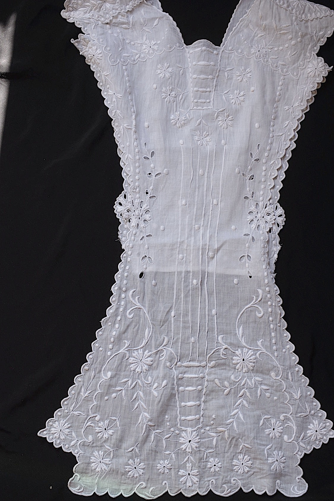 アンティークレース刺繍プラストロン/dentelle ancienne/antique lace .FR a l'epoque