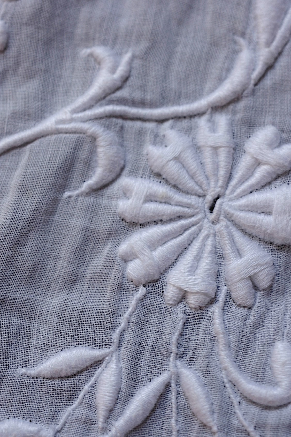 アンティークレース刺繍プラストロン/dentelle ancienne/antique lace .FR a l'epoque