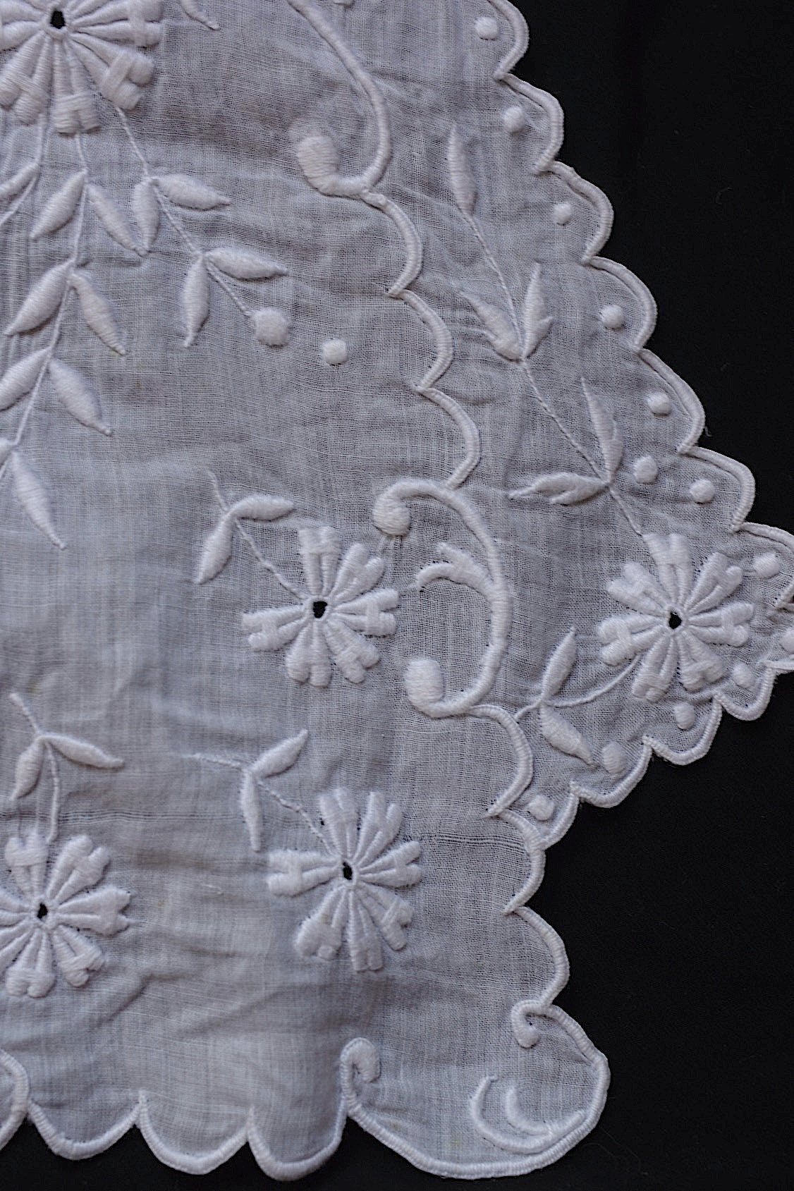 アンティークレース刺繍プラストロン/dentelle ancienne/antique lace .FR a l'epoque