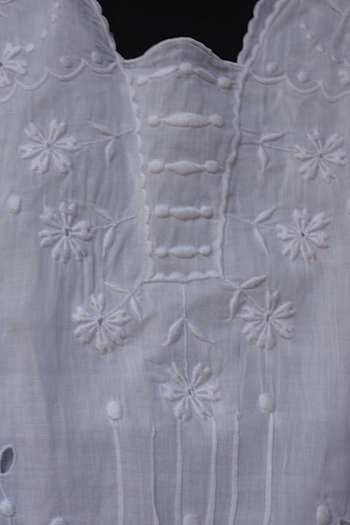 アンティークレース刺繍プラストロン/dentelle ancienne/antique lace .FR a l'epoque